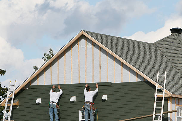 Professional Siding Installation technician working in Georgetown, TX